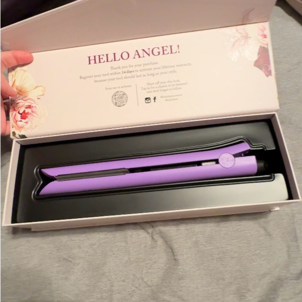 NEW IN BOX | Le Chic IoniK Ceramic Flat Iron